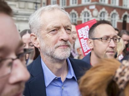 El diputat Corbyn arriba a l'acte en el qual s'anunciarà el líder laborista.