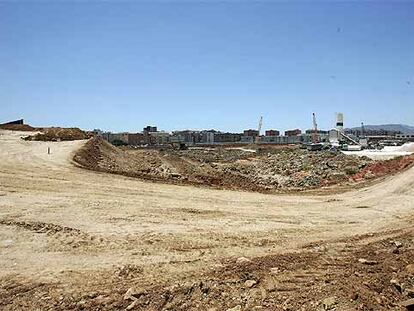 Una vista de los antiguos terrenos de Repsol, donde se construirá un edificio de 40 plantas.