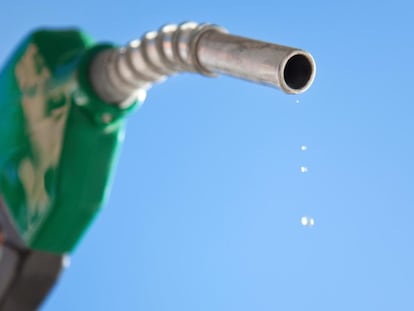 La gasolina despide 2023 marcando un nuevo mínimo anual tras caer un 15% desde septiembre