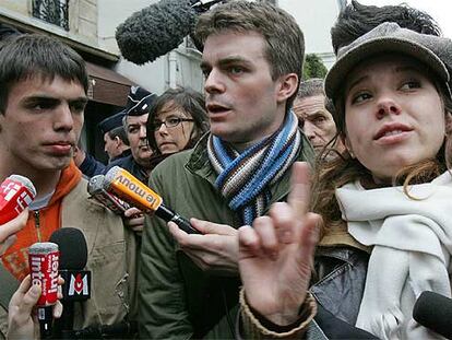 Los líderes estudiantiles Tristan Rouquier, Bruno Julliard y Julie Coudry (de izquierda a derecha), ayer en París.