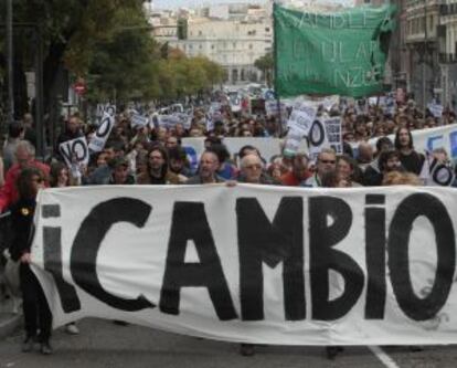 La cabecera de la marcha sube por Alcalá a Sol.