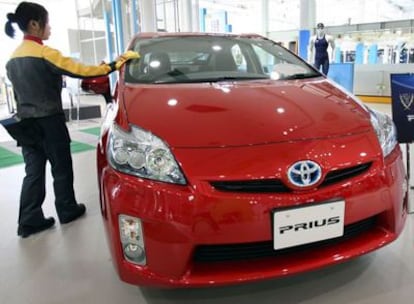 El Toyota Prius, primer modelo híbrido que lidera las ventas en Japón.