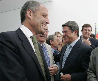 Francisco Camps, a la izquierda, y Federico Trillo-Figueroa, el pasado mayo en Alicante.