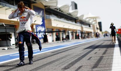 Vettel pasea por los talleres justo antes de la carrera.