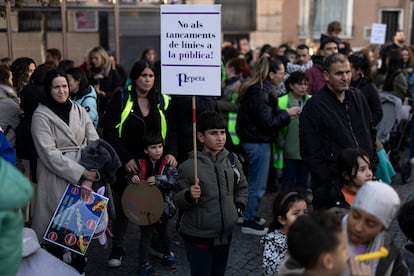 Protesta contra la supresión de líneas en las escuelas públicas, la semana pasada en Terrassa.