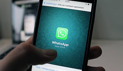 Telefono móvil con WhatsApp