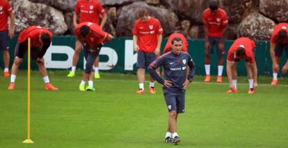 El entrenador del Athletic, Ernesto Valverde, este martes en el primer día de entrenamiento tras las vacaciones de verano.