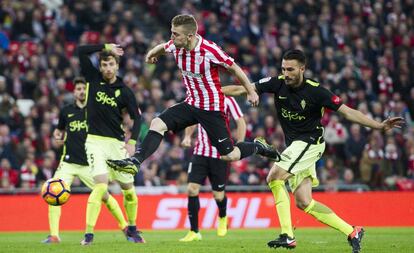 Muniain marca el primer gol del Athletic.