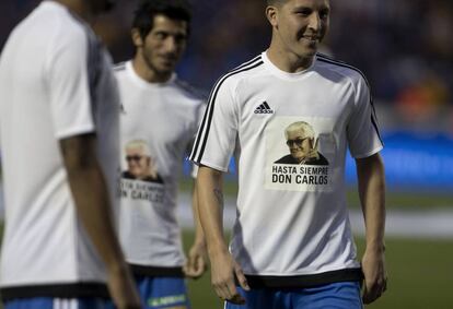 Los jugadores de Tigres entrenan con una camiseta de homenaje a Miloc.