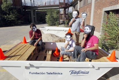 Miembros del colectivo Zuloark, creadores del parque de juegos que el sábado se instalará en Gran Vía con motivo de La Noche en Blanco.