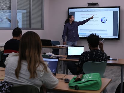 Curso de especializacion de Formacion Profesional (FP) sobre ciberseguridad en el Instituto Arcipreste de Hita en Azuqueca de Henares, Guadalajara. Jaime Villanueva