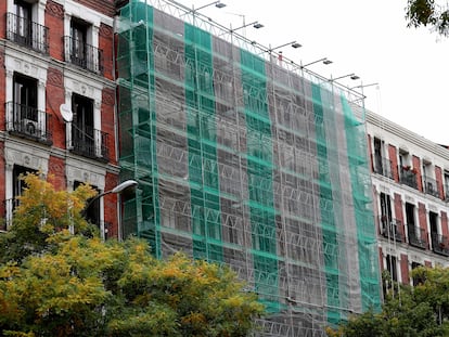 Un edificio en rehabilitación en el centro de Madrid.