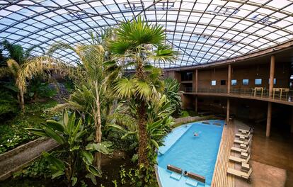 Paraíso. La residencia para el personal del Observatorio fue usada como escenario para la película de James Bond Quantum of Solace. En mitad de un territorio hostil y despoblado se encuentra este jardín tropical con piscina incluida.