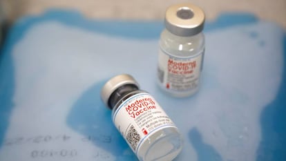 La contaminación de la vacuna de Moderna se produjo por un "error humano" en la planta de Rovi