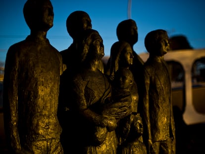 Monumento en memoria de las víctimas del 11-M en la estación de tren de Alcalá de Henares.