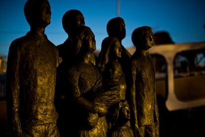 Monumento en memoria de las víctimas del 11-M en la estación de tren de Alcalá de Henares.