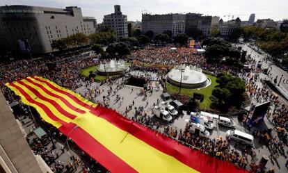 Concentraci&oacute;n en Barcelona con motivo del D&iacute;a de la Hispanidad a favor de que Catalu&ntilde;a siga unida a Espa&ntilde;a en 2014.