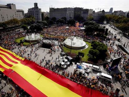 Concentraci&oacute;n en Barcelona con motivo del D&iacute;a de la Hispanidad a favor de que Catalu&ntilde;a siga unida a Espa&ntilde;a en 2014.