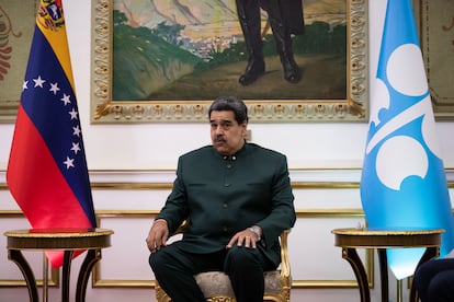 El presidente de Venezuela, Nicolás Maduro, se reúne con el secretario general de la Organización de Países Exportadores de Petróleo (OPEP), Haitham Al Ghais (fuera de cuadro), hace una semana en el Palacio de Miraflores en Caracas (Venezuela).