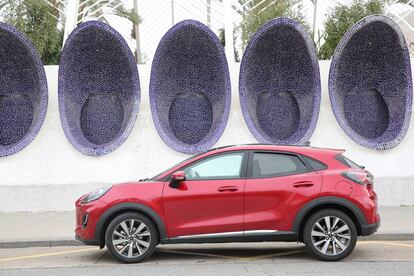 El nuevo Ford Puma está equipado con una serie de tecnologías inteligentes destinadas a hacer la conducción más fácil, como el control de Crucero Adaptativo, que ajusta la velocidad del vehículo para mantener siempre la misma distancia con el de delante.