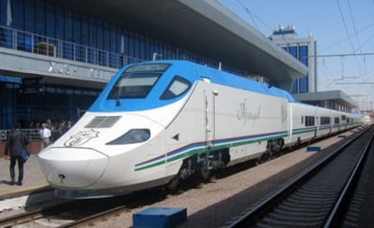 El tren de alta velocidad de la compañía Talgo en la estación de Tashkent (Uzbekistán)