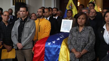 Deputados, familiares e amigos homenageiam Albán