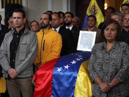 Deputados, familiares e amigos homenageiam Albán