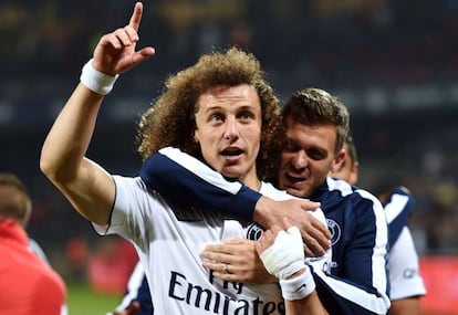 David Luiz y Douchez celebran la liga del PSG.
