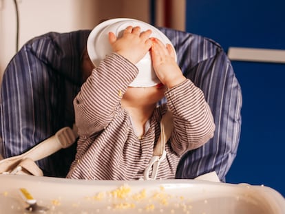 Hora de comer de un bebé.