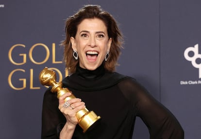 La actriz brasile?a Fernanda Torres, protagonista de 'An estoy aqu', sobre la dictadura en su pas, posa con el Globo de Oro a la mejor actriz de drama, el pasado domingo en Beverly Hills.