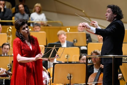 La soprano Marina Rebeka y el director Gustavo Dudamel durante la interpretación de ‘Shéhérazade’, de Ravel, el pasado 12 de mayo en el Auditorio Nacional.