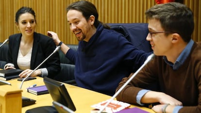 Pablo Iglesias, con Errejón e Irene Montero en el Congreso.