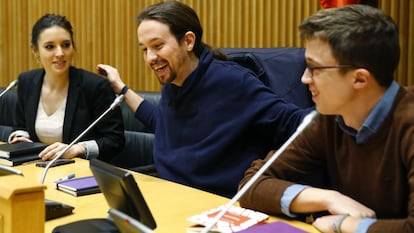 Pablo Iglesias, con Errejón e Irene Montero en el Congreso.