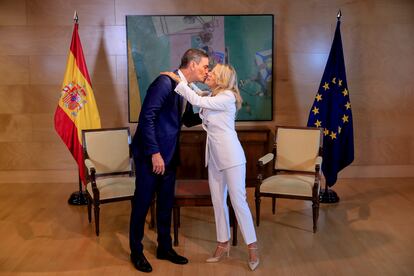 El presidente del Gobierno en funciones, Pedro Sánchez, durante su encuentro con la líder de Sumar, Yolanda Díaz.