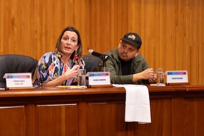 Begoña Rodrigo y Fabián Delgado durante el conversatorio en el Museo de las Artes de la Universidad de Guadalajara.