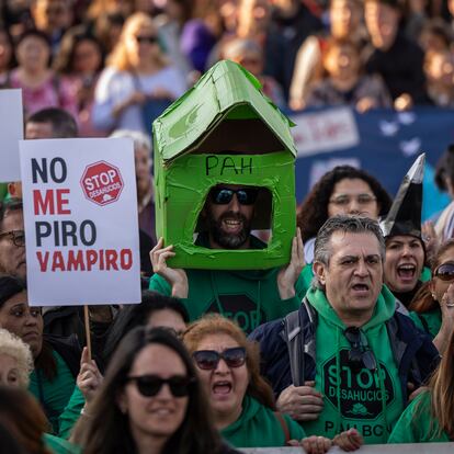 DVD 1260 05/04/25 Barcelona. Manifestación por el derecho a la vivienda y por la baja de los alquileres en el paseo Maria Cristina. [ALBERT GARCIA] 

 
