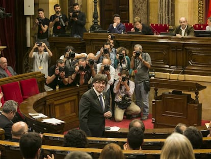 Carles Puigdemont, durante la votación en el Parlament para la declaración unilateral de independencia, el  27 de octubre de 2017. 
