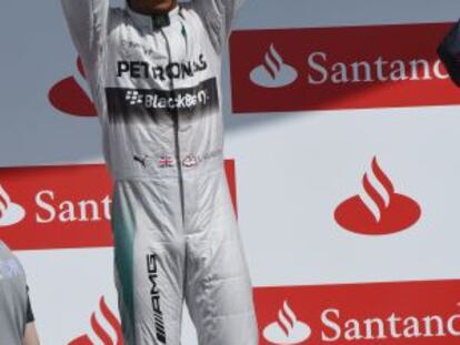 Hamilton celebra a vitória no GP da Grã-Bretanha.