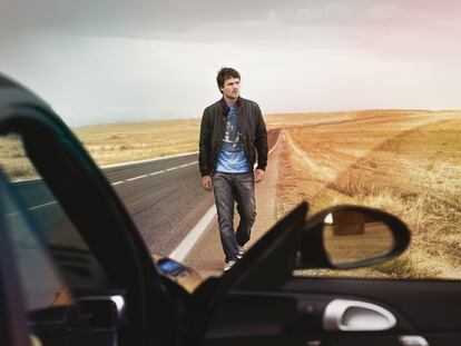 Dani Martín, cruza la carretera que va desde Alalpardo (donde vivía) hasta Fuente del Saz (donde iba al colegio)