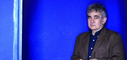 José Irazu Garmendia, conocido con el seudónimo de Bernardo Atxaga, escritor español