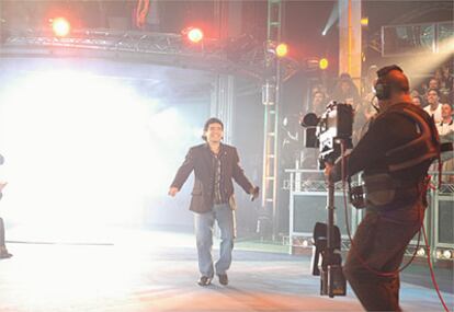 Aparición estelar de Diego Armando Maradona en 'La noche del Diez', programa televisivo creado en su honor que bate récords de audiencia en Argentina.