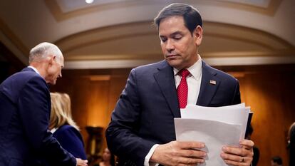 Marco Rubio después de testificar durante una audiencia de confirmación del Comité de Relaciones Exteriores del Senado, en Washington, el 15 de enero.