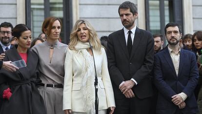 La vicepresidenta segunda y ministra de Trabajo y Economía Social, Yolanda Díaz, atiende a medios a su llegada al acto de homenaje a la Constitución, en el Congreso de los Diputados, el 6 de diciembre, en Madrid.