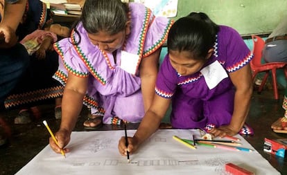 El pueblo Ngäbe de Panamá participa en un programa educativo que incorpora su lengua.