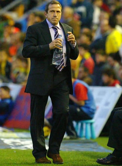 Víctor Muñoz, durante un partido como técnico del Villarreal