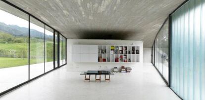 Salón del hotel Cae A Claveles, en Llanes (Asturias), obra del estudio de arquitectura de Víctor Longo y Esther Roldán.