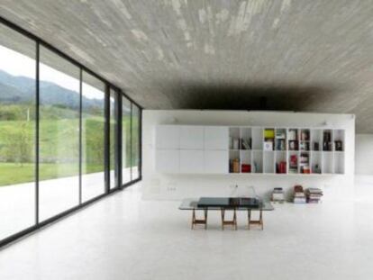 Sal&oacute;n del hotel Cae A Claveles, en Llanes (Asturias), obra del estudio de arquitectura de V&iacute;ctor Longo y Esther Rold&aacute;n. 
 