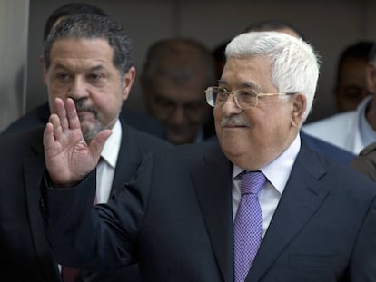 El presidente palestino, Mahmud Abbas, a su salida del hospital en Ramala.