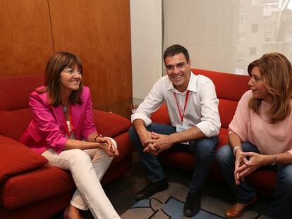 Idoia Mendia, Pedro Sánchez y Valenciano en el congreso del PSC