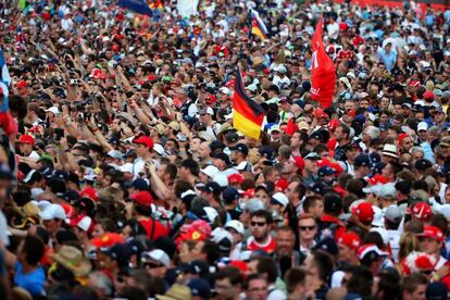 Aficionados celebrando la victoria de Rosberg en el GP de Alemania